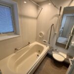 浴室浴室乾燥機付き、物干し竿3本