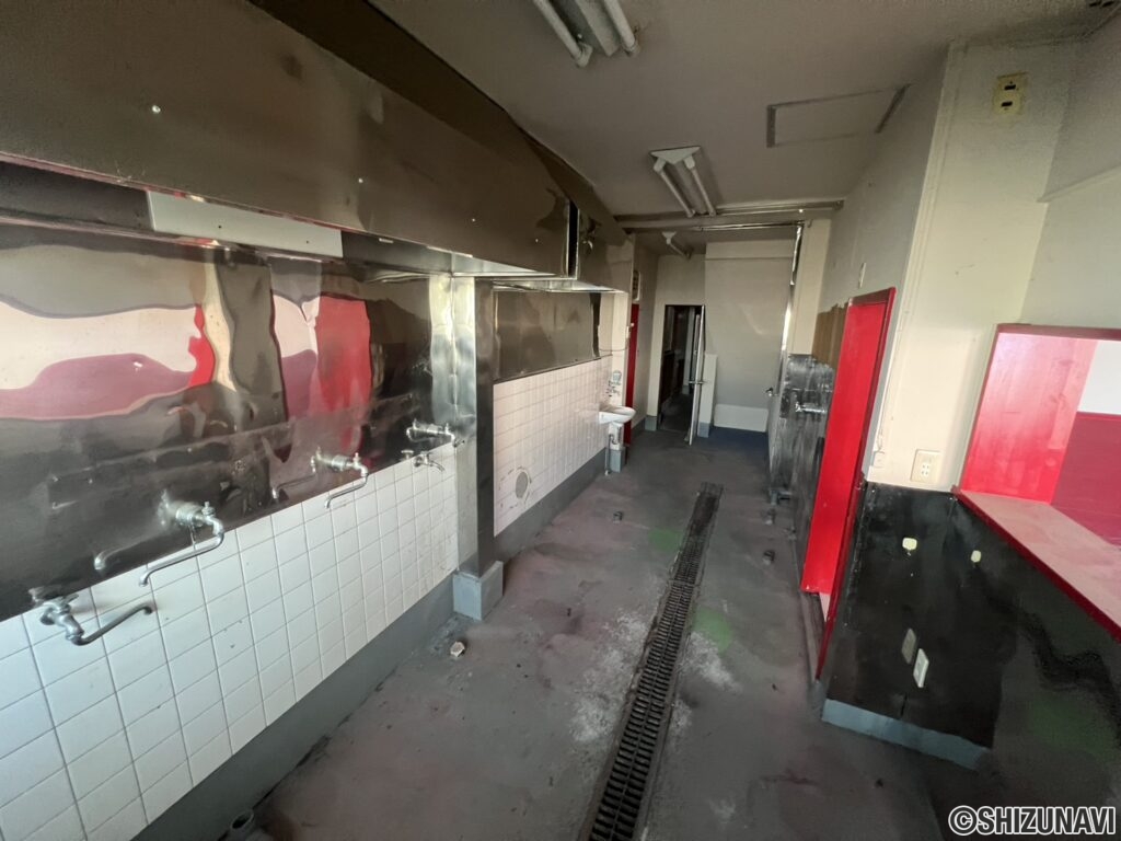 店舗キッチン側です