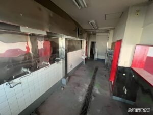 店舗キッチン側です