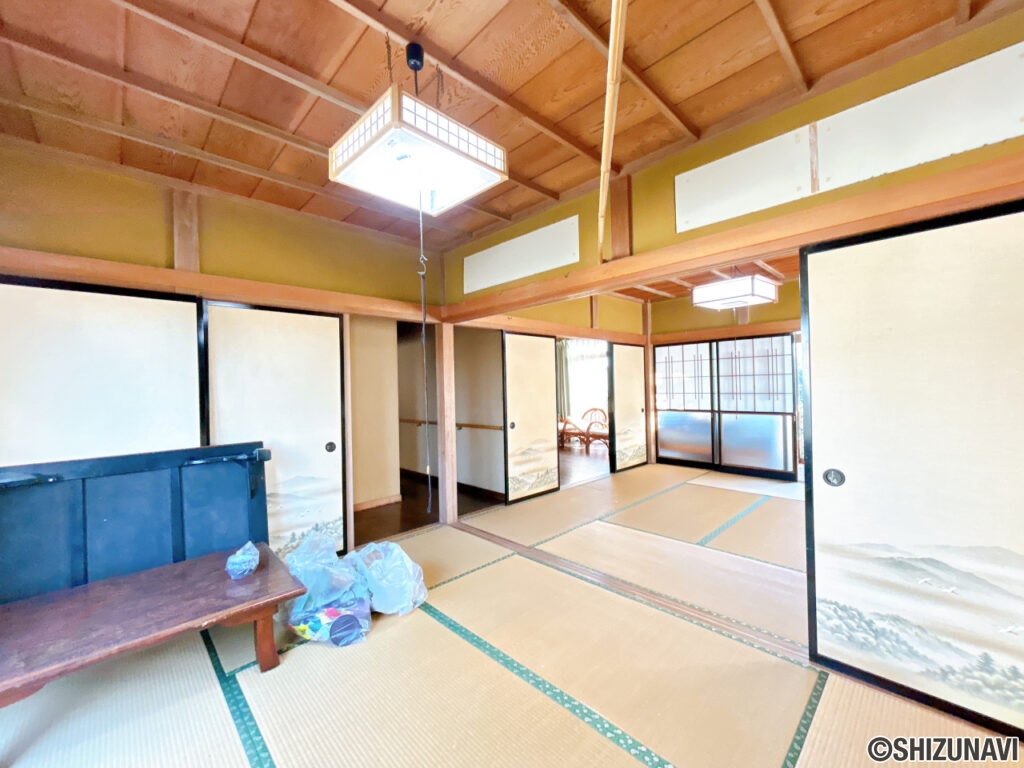 【西側6帖和室】