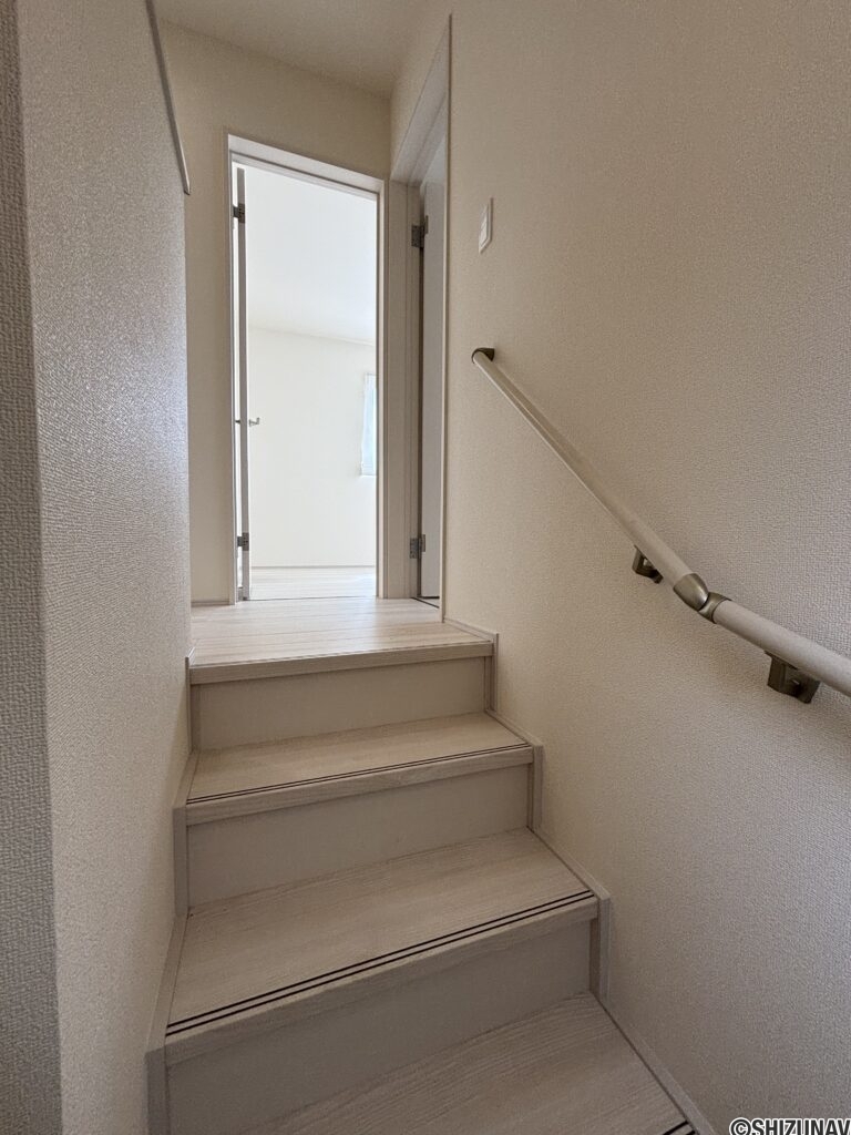 階段～２階です