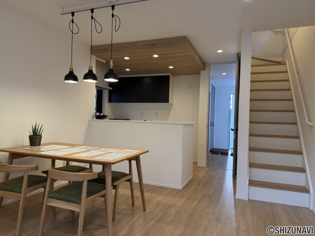 ダイニングからの階段