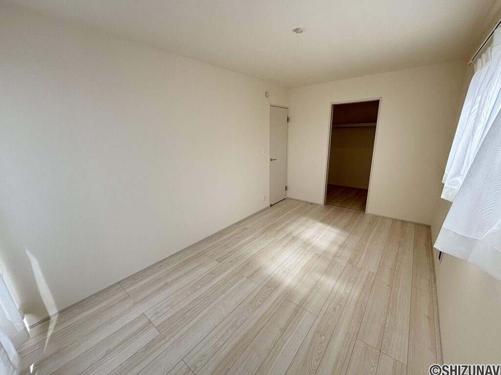 ２階洋室（7.5帖）です