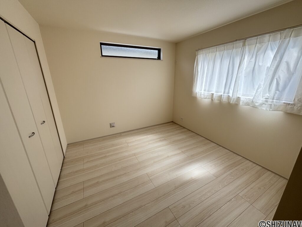 ２階洋室（6.12帖）です