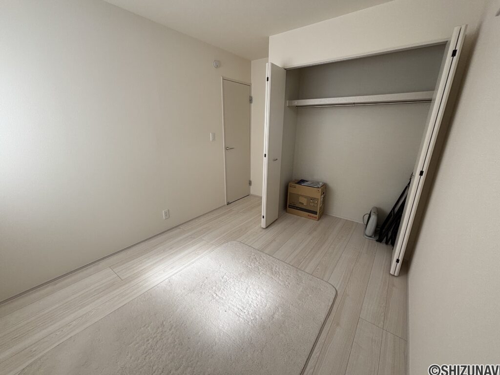 １階洋室（5.25帖）です