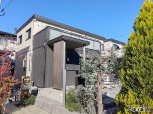 本物件を南西側から撮影