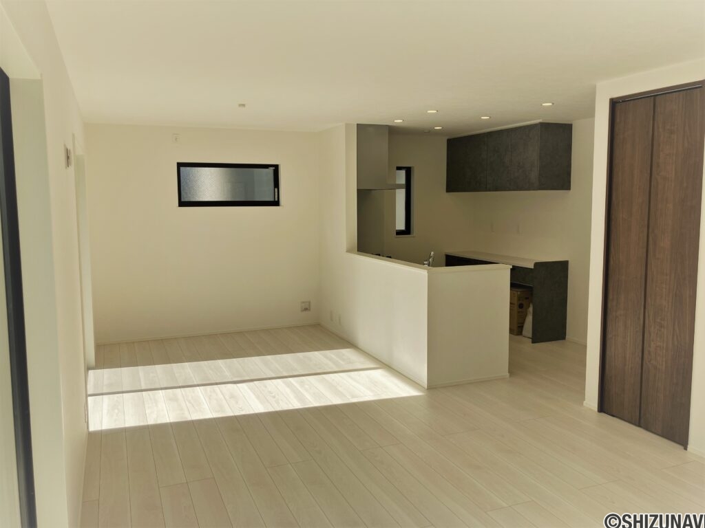 葵区田町　A号棟リビング～キッチン