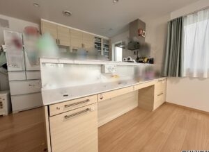 キッチンカウンターお子様の学習机としても使えます