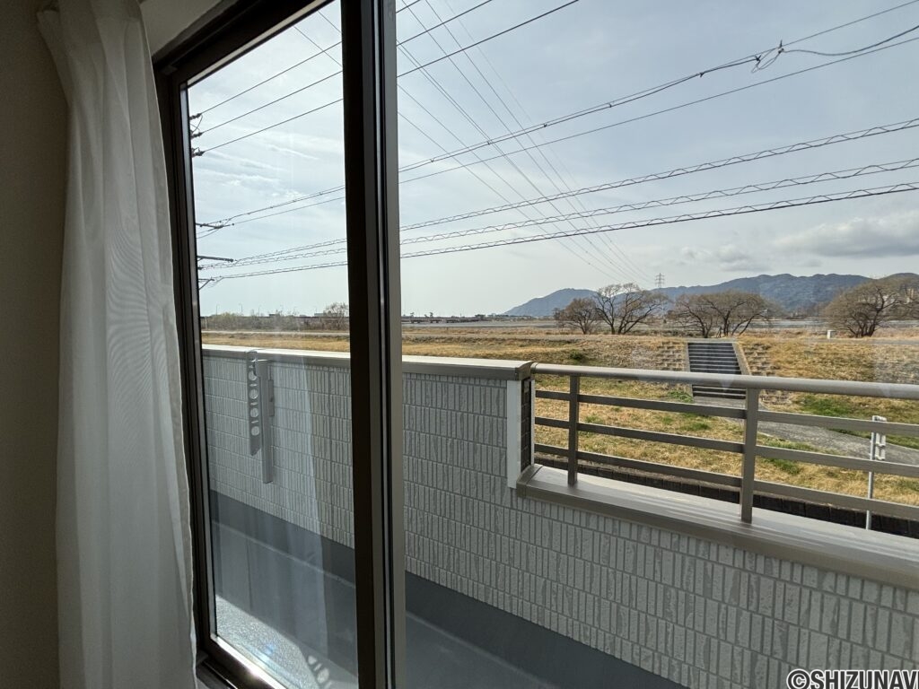 ２階洋室～バルコニーです