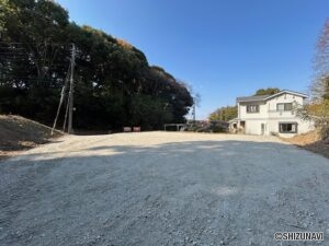 浜松市中央区佐鳴台6丁目　佐鳴湖湖畔　約300坪、3段の高低差ありの宅地の物件画像