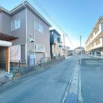 【前面道路】幅員約6.64mで交通量の少ない前面道路です。