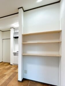 【リフォーム済み/収納】LDKの収納です。可動棚を設置しました。