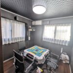 2階の1部屋を娯楽室として使われています。天井のクロスにもこだわりを感じます。