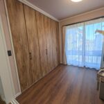 ダイニングキッチン隣の洋室一面収納になっています。