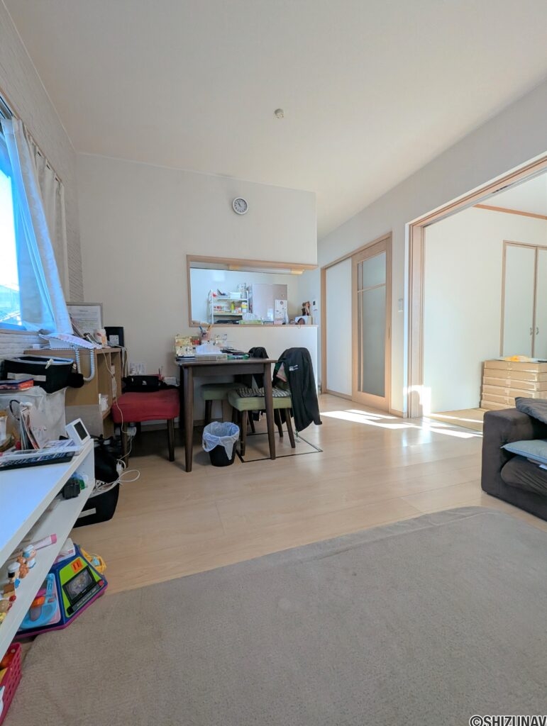 リビングの横には和室があります。