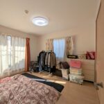 2階7帖　こちらも2面採光、バルコニーに出られます。