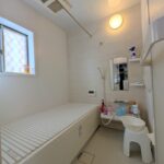 浴室にも窓があり、浴室暖房乾燥機付きです。