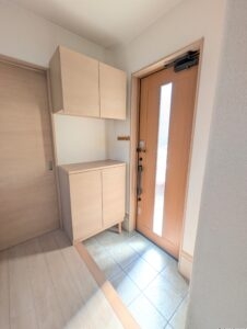 玄関　下足入れが上下にあります。