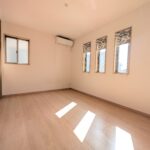 2階6帖　2面採光です。