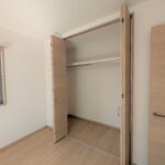 2階7畳の収納　こちらも棚付きで広さのある収納です。