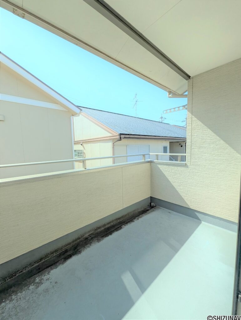 バルコニー　奥行きのある造り