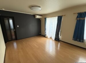 リビングです。LDK部分で約18帖ございます。