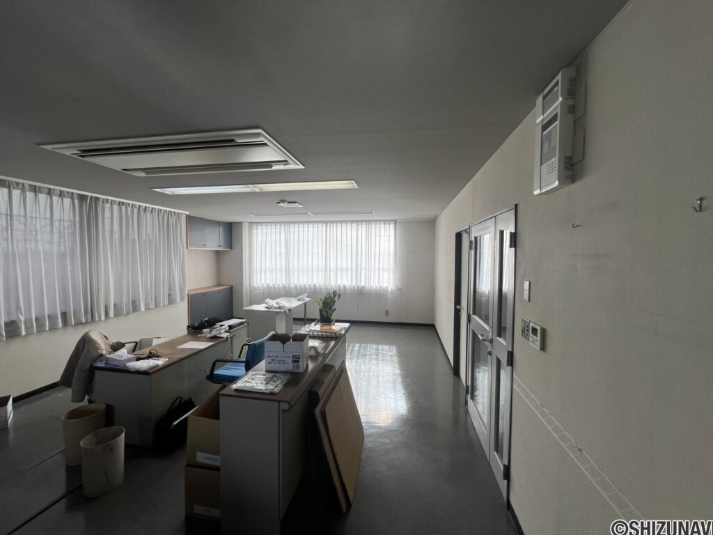 2階事務所です