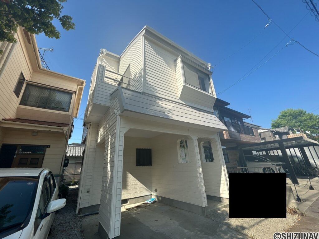 【リフォーム中/現地外観別角度】（4/18撮影）外壁・屋根塗装を行いました。