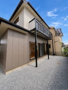 【リフォーム済み/外観】別角度。外壁と屋根の塗装を行いました。