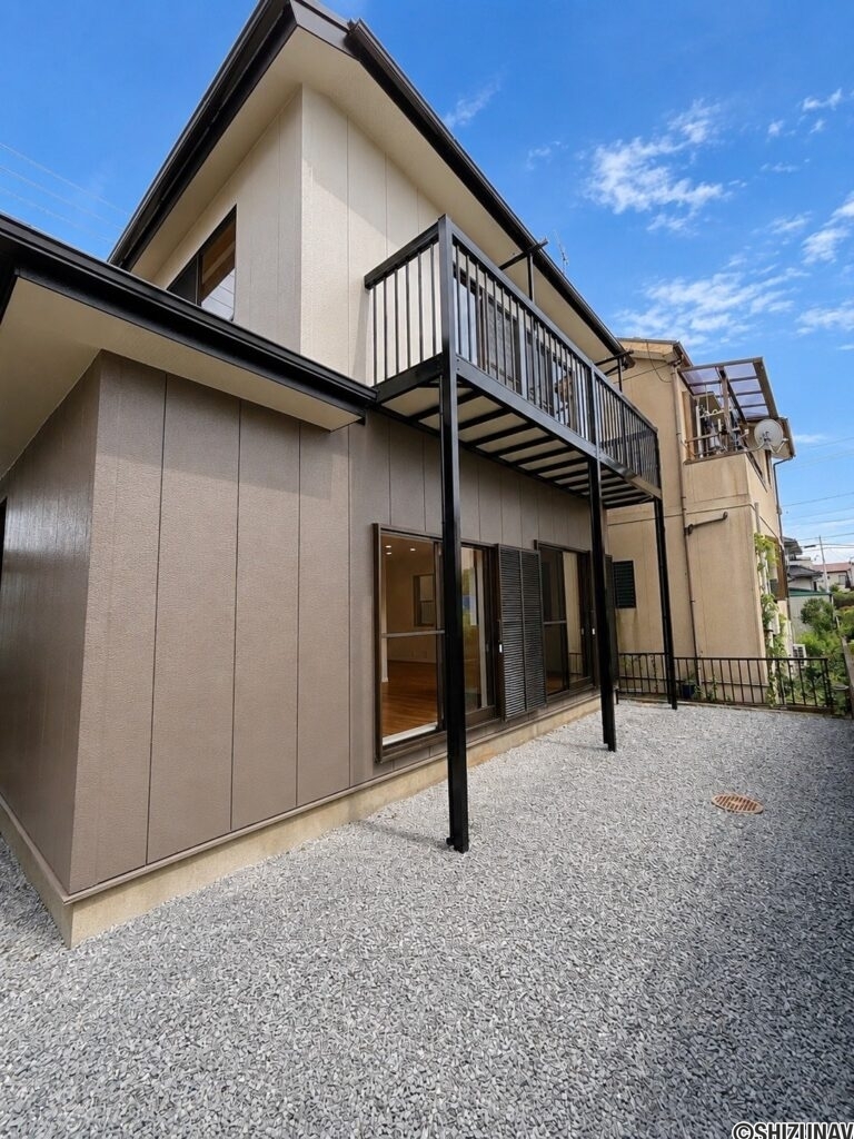【リフォーム済み/外観】別角度。外壁と屋根の塗装を行いました。