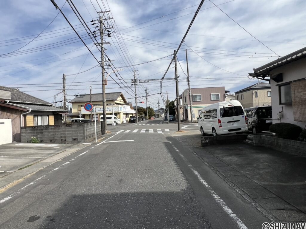 南側道路（東向き）