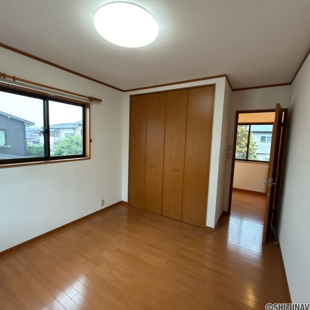 カチタス　高柳3丁目　2階洋室