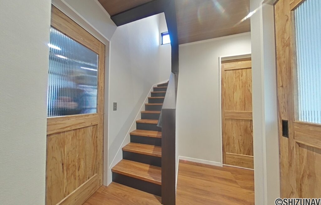 玄関ホールおしゃれな注文住宅です。