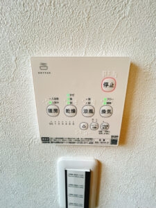 【リフォーム済み/浴室暖房乾燥機リモコン】浴室には浴室乾燥機を設置しました。浴室のお手入れや部屋干しにもご活用ください。