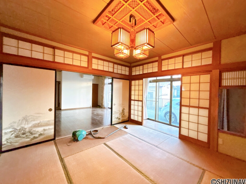 【1階西側和室からリビング】