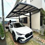 【リフォーム済み/駐車場】駐車場はL字型で3台分のスペースがございます。