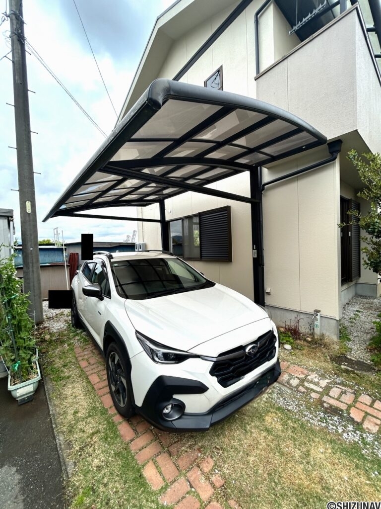 【リフォーム済み/駐車場】駐車場はL字型で3台分のスペースがございます。