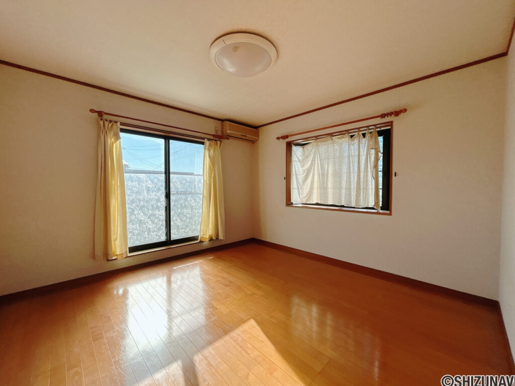 【2階8帖洋室】