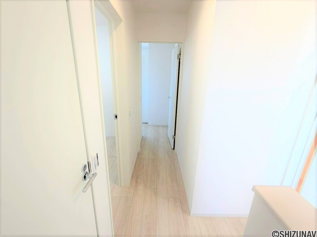 2号棟　2階廊下すっきりとしていて、各部屋にアクセスしやすい導線です。