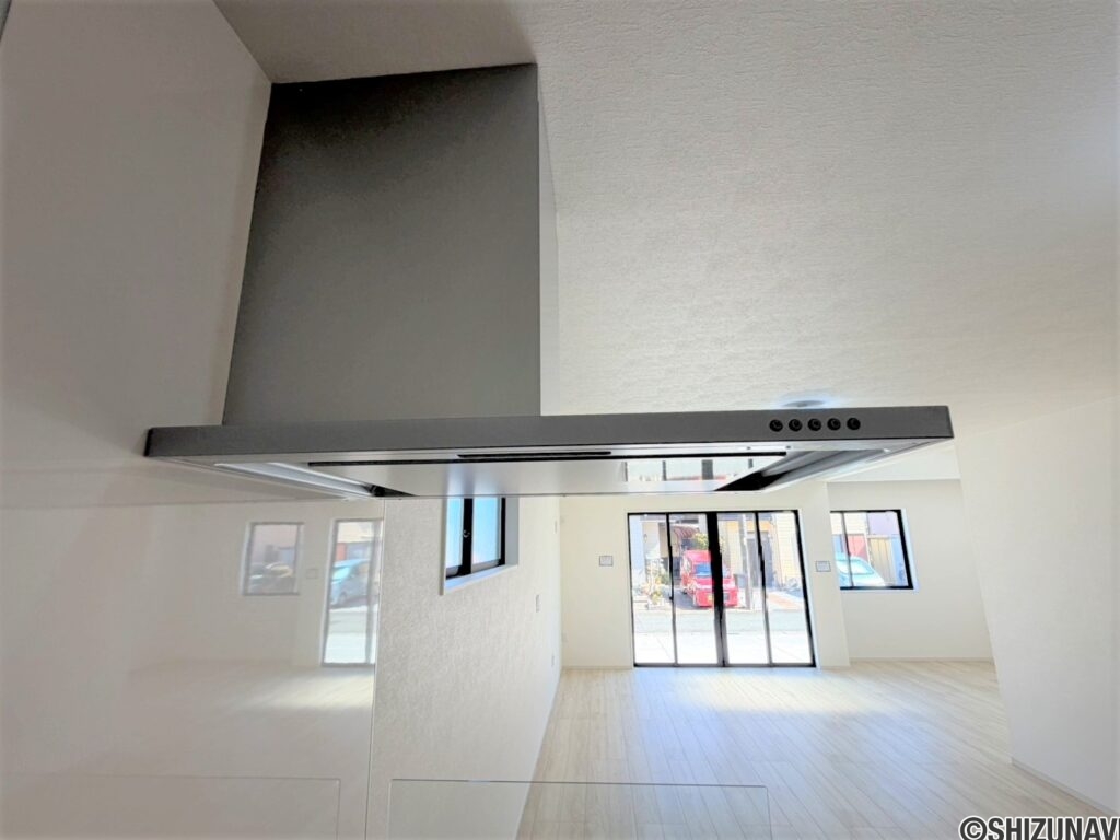 2号棟　レンジフードスタイリッシュな見た目のレンジフードは、掃除などもメンテナンスもしやすいです♪