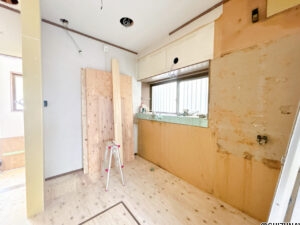 【リフォーム中/キッチン】キッチンを撤去しましたので、これから新品のL字型キッチンを設置する予定です。