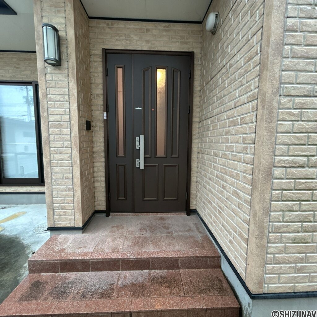 カチタス　高柳3丁目　玄関