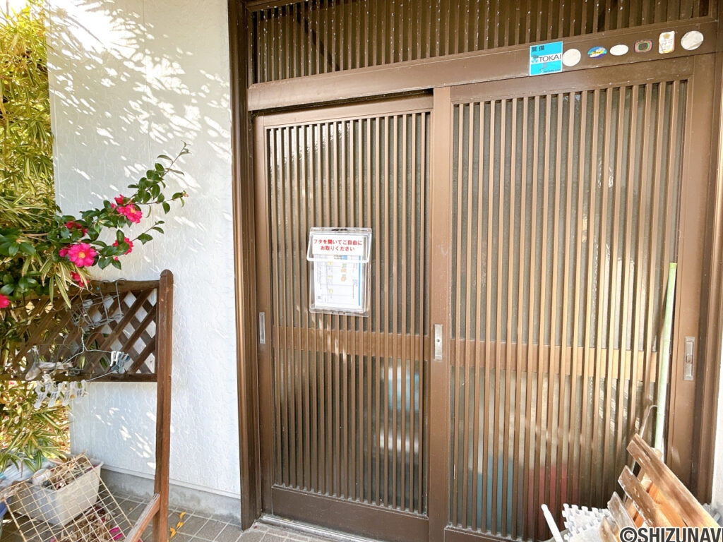 カチタス　細江　玄関