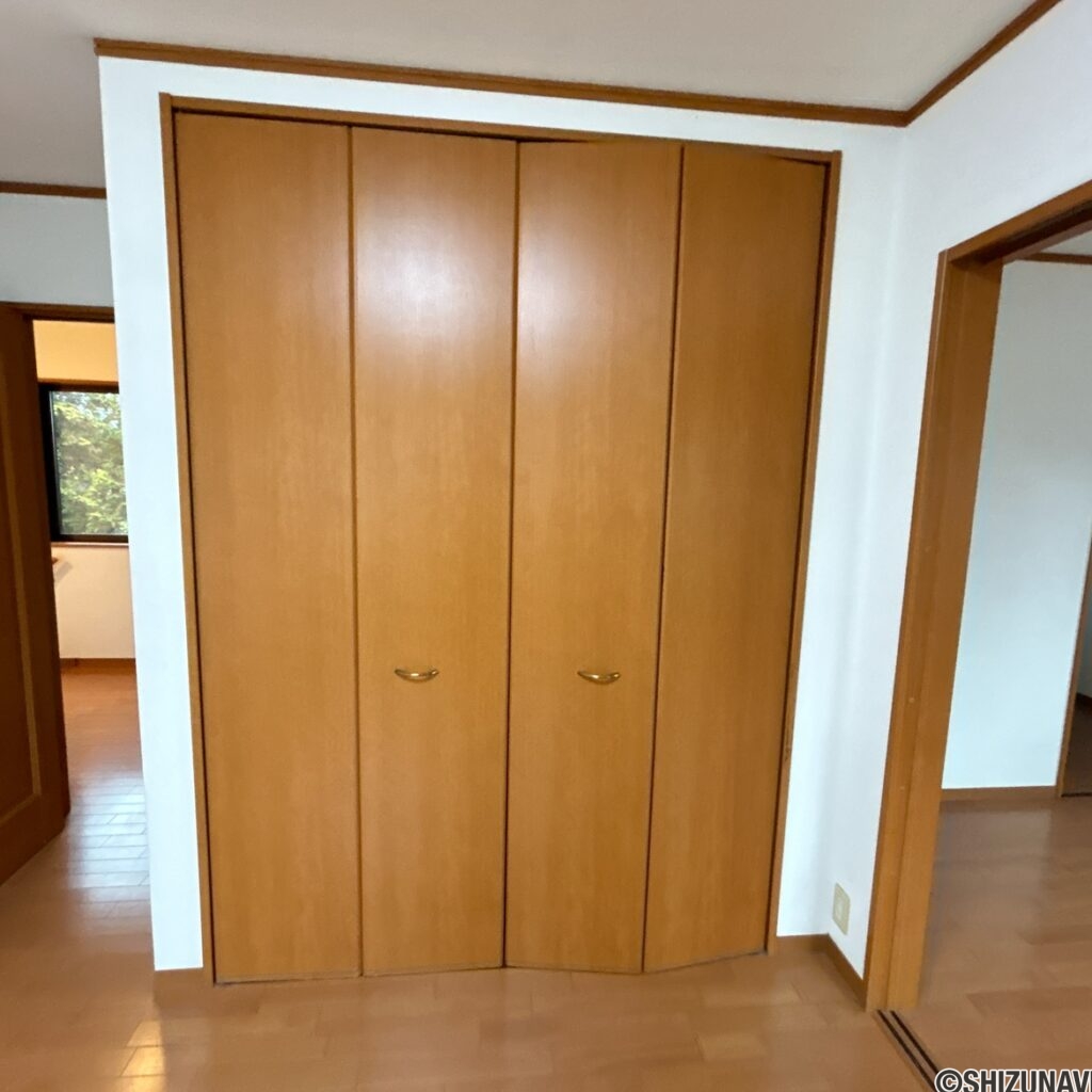 カチタス　高柳3丁目　2階洋室収納