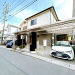【リフォーム中/外観】別角度です。外壁と屋根の塗装を行います。