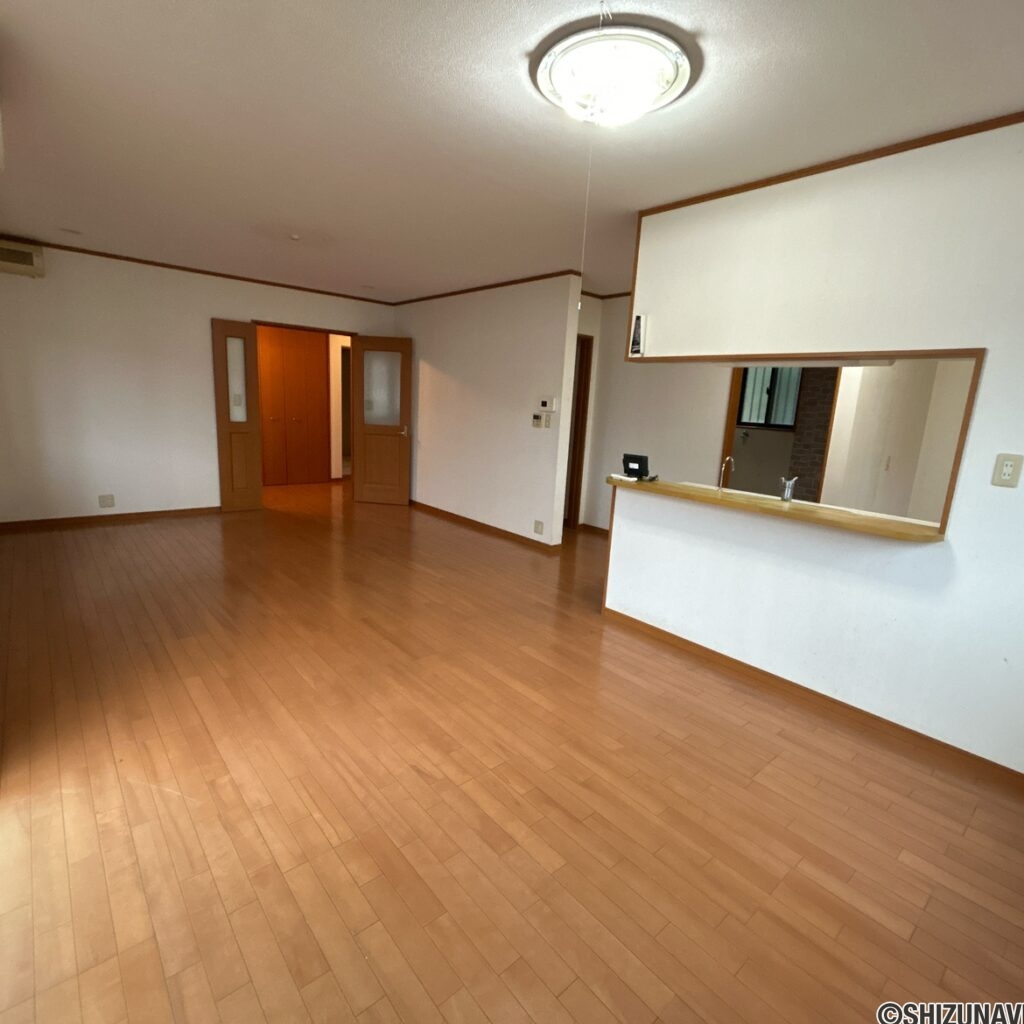 カチタス　高柳3丁目　リビング