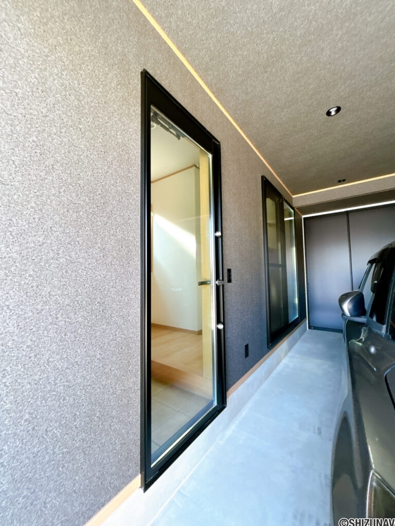 【ガレージ側玄関扉】