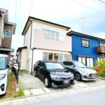 【リフォーム済/外観】別角度。外壁屋根塗装を行いました。駐車場はブロックは撤去し、砕石仕上げにいたしました。