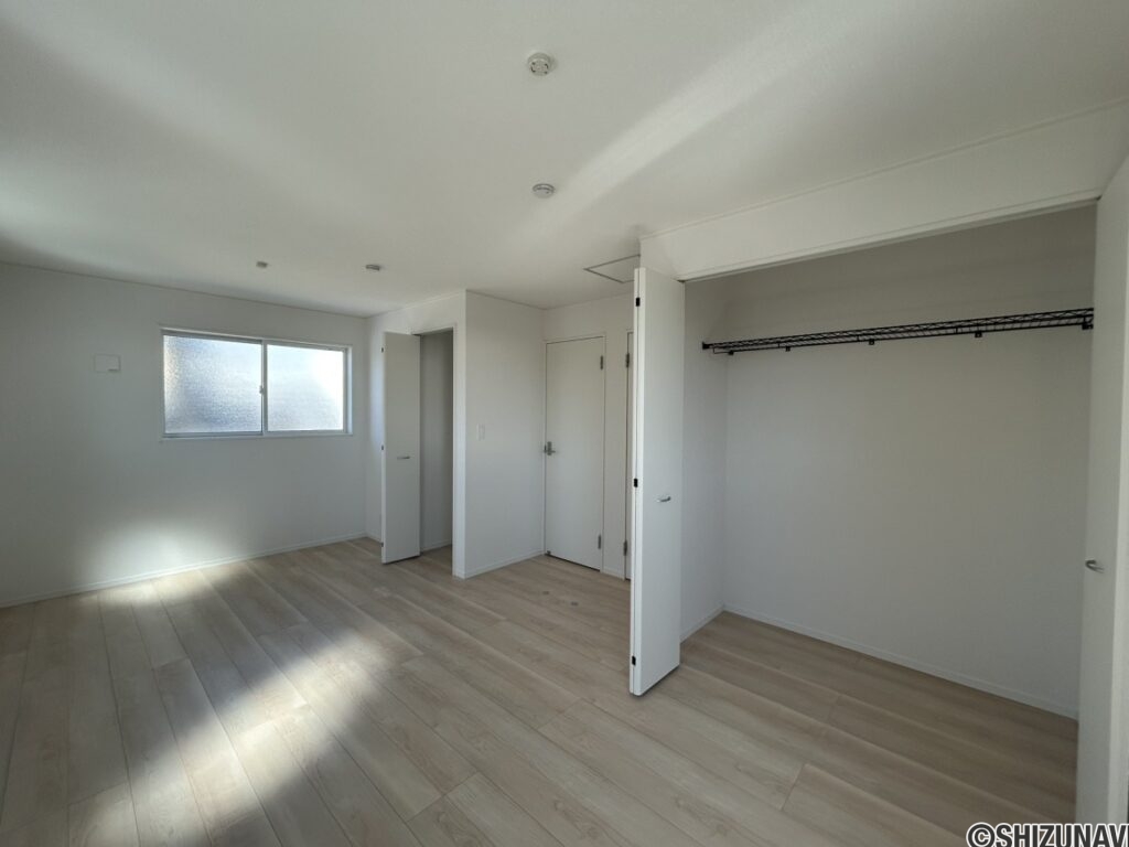 2階 洋室(10帖)の写真です。