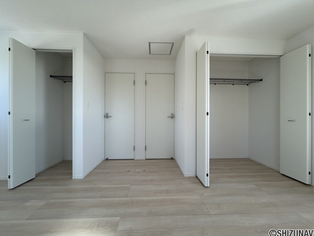 2階 洋室(10帖)の写真です。